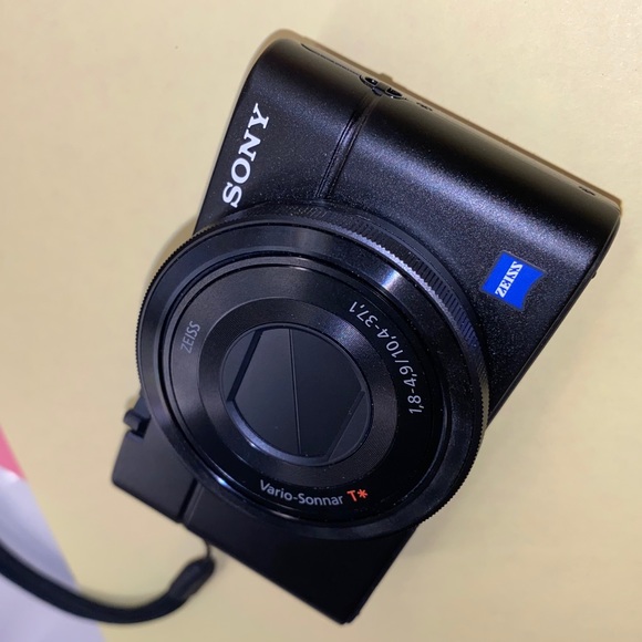 Sold !!! Brand new camera - Picture 2 of 6